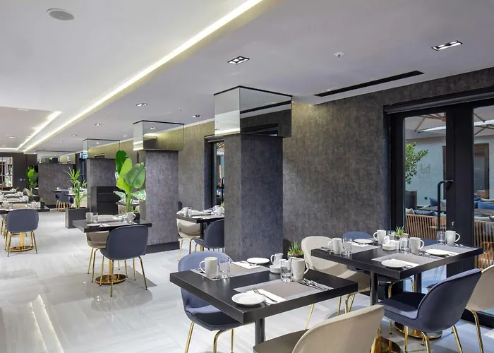 Radisson Aliaga ホテル 5*