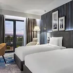 Radisson Aliaga מלון