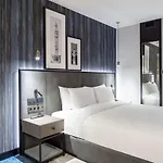 Radisson Aliaga מלון