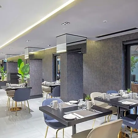 Radisson Aliaga