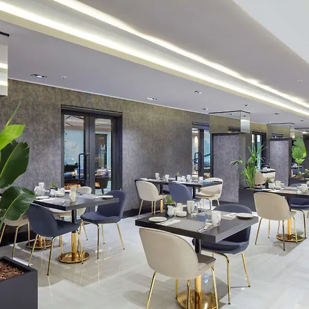 Radisson Aliaga فندق 5*