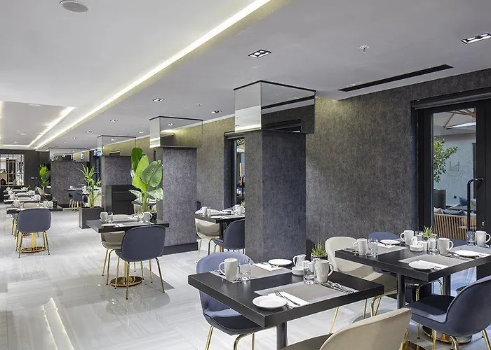 Radisson Aliaga