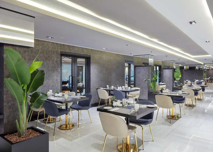 Radisson Aliaga