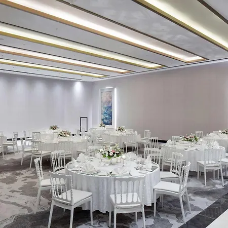 Radisson Aliaga Hotell